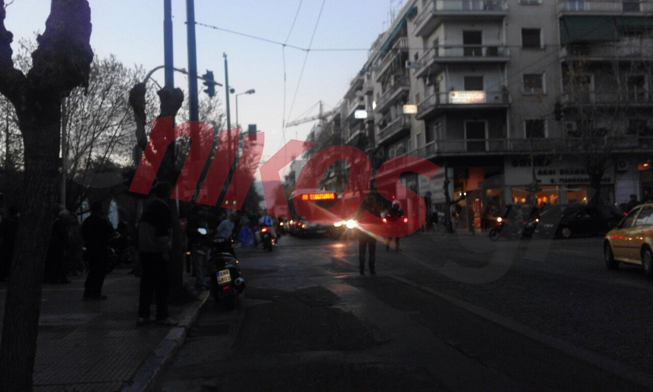 Αναστάτωση στην Πατησίων – Κόπηκαν τα καλώδια του τρόλεϊ – ΦΩΤΟ – ΒΙΝΤΕΟ