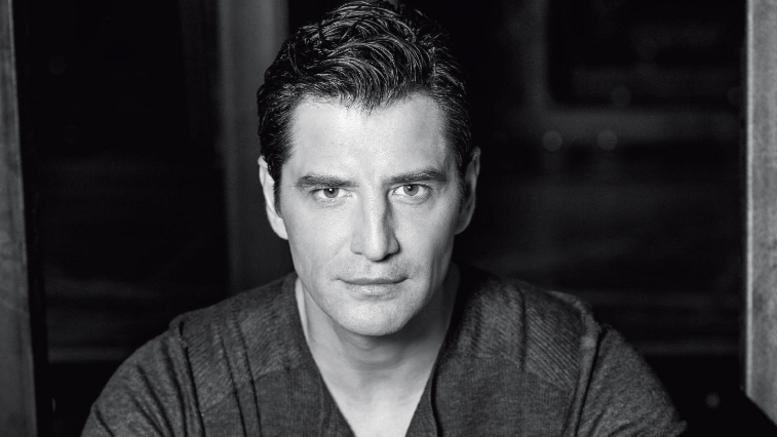 Ο Σάκης Ρουβάς ξεσήκωσε τους Πατρινούς – ΦΩΤΟ