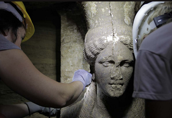 Βρέθηκε ανάγλυφη κεφαλή του Μ. Αλεξάνδρου στην Αμφίπολη – BINTEO