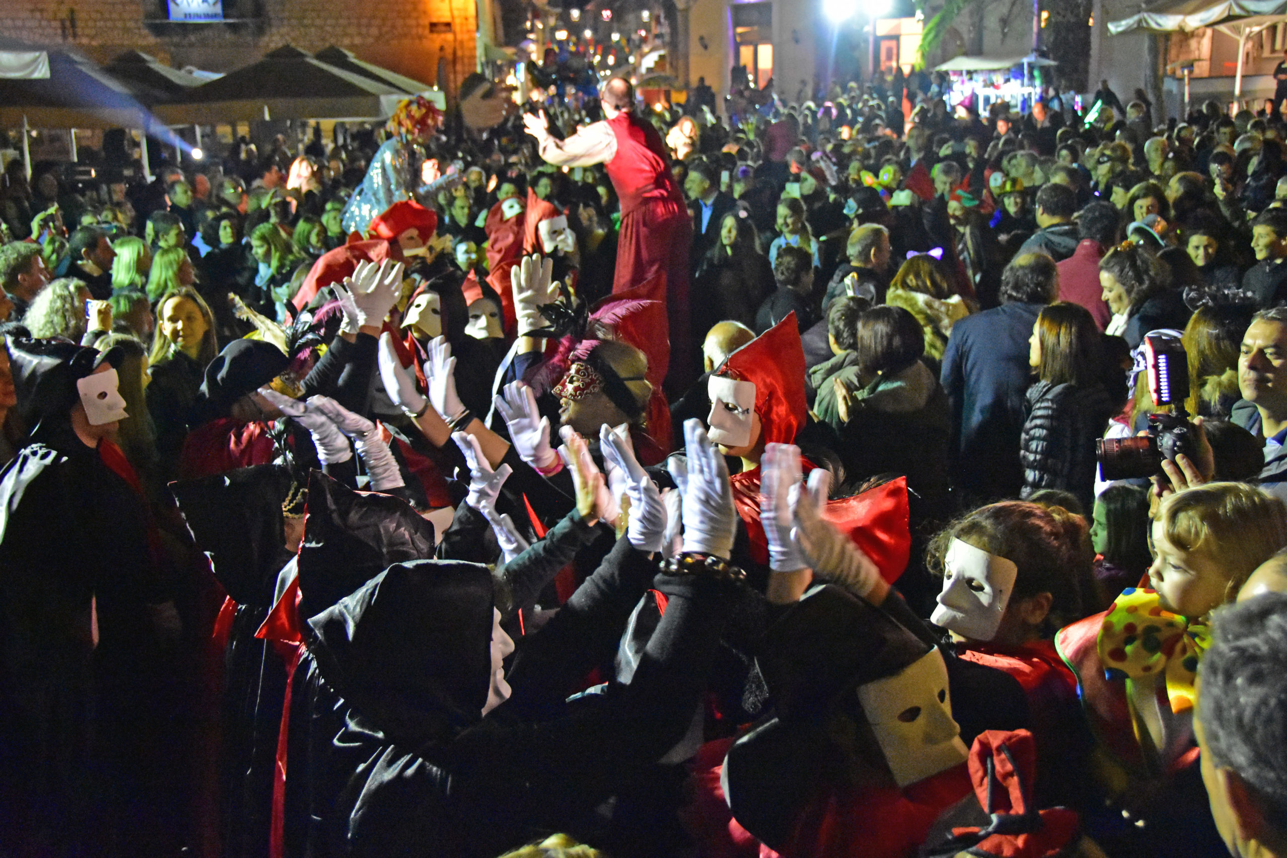 LIVE – Η παρέλαση του πατρινού καρναβαλιού