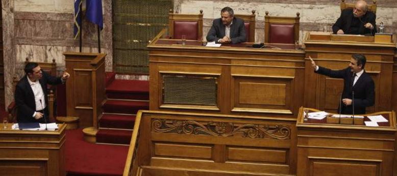 Οι εντάσεις στη χθεσινή συνεδρίαση όπως τις κατέγραψε ο φωτογραφικός φακός – ΦΩΤΟ