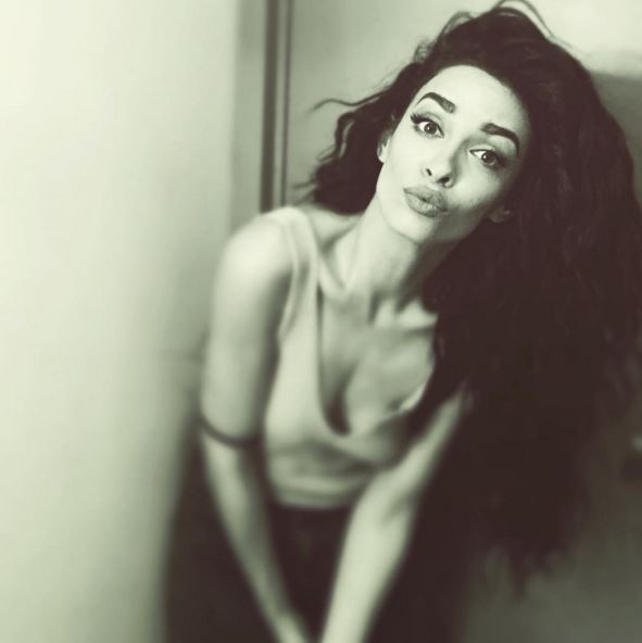 Η μεταμφίεση της Φουρέιρα ως Τζολί – ΦΩΤΟ