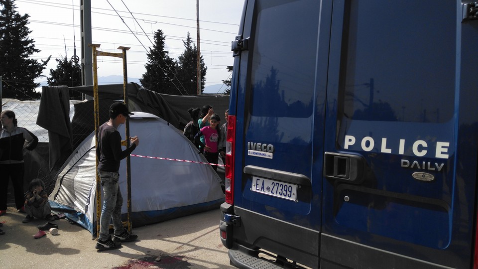 Πετροπόλεμος και ένταση στην Ειδομένη μετά το ατύχημα – ΦΩΤΟ