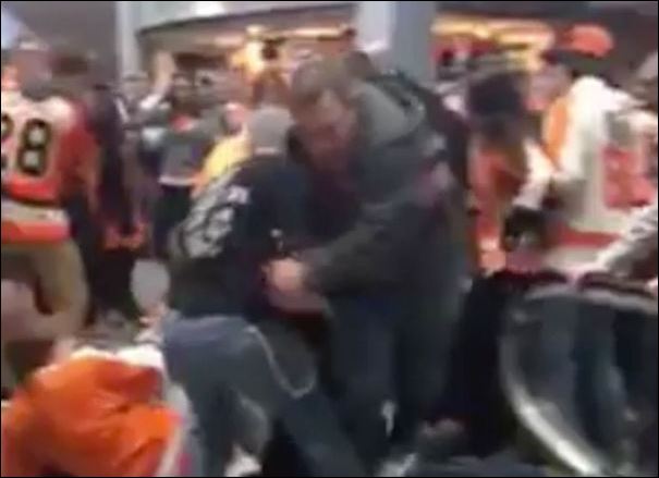 Ανθρώπινη καραμπόλα σε κυλιόμενες σκάλες – ΒΙΝΤΕΟ