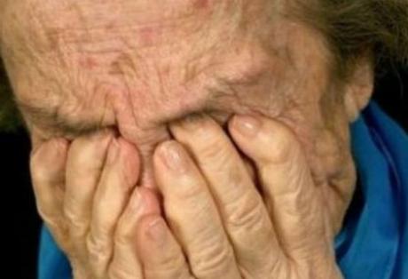 Πάτρα: Επίθεση εγγονού στη γιαγιά με στόχο τη ληστεία