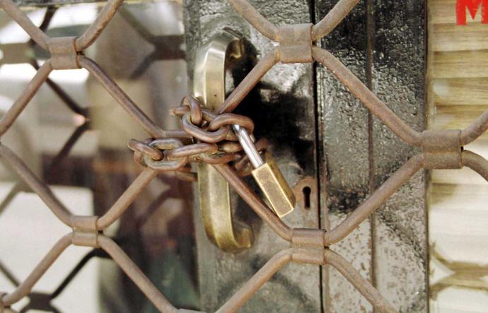 “Τσουνάμι” λουκέτων στις ελληνικές επιχειρήσεις από το 2008