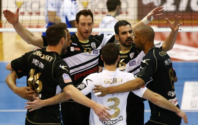 Βόλεϊ – Αγκαλιά με την κατάκτηση του τίτλου ο ΠΑΟΚ