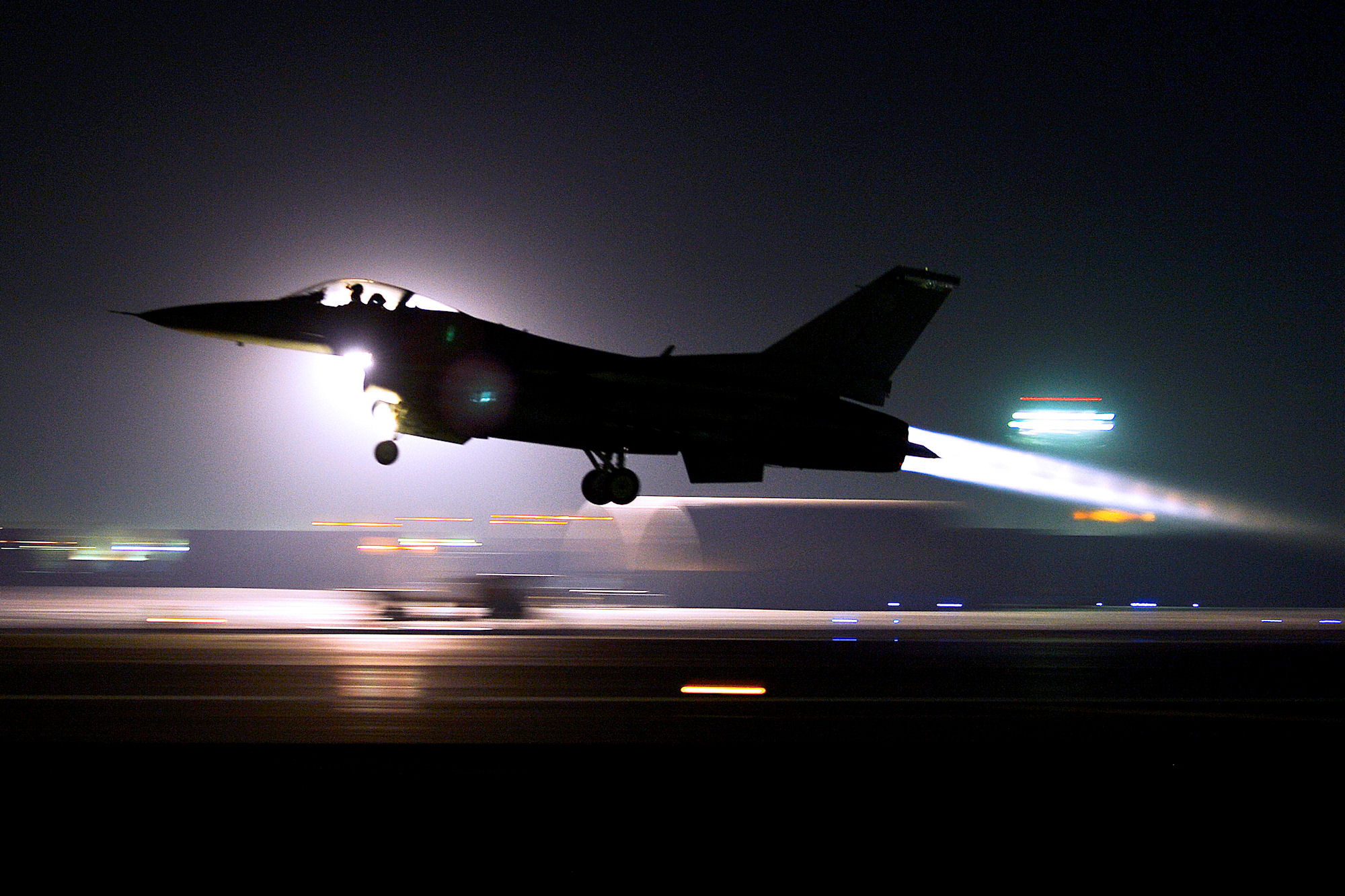 Ο Νορβηγός πιλότος του f-16 “γάζωσε” τον… πύργο ελέγχου