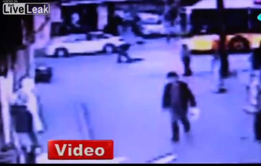 Πρόσφυγας στην Κωνσταντινούπολη αποπειράθηκε να αυτοκτονήσει πέφτοντας σε υπόνομο – ΒΙΝΤΕΟ