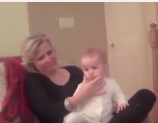 Η σούπερ μαμά που κοιμίζει το μωρό της σε 1 λεπτό – ΒΙΝΤΕΟ