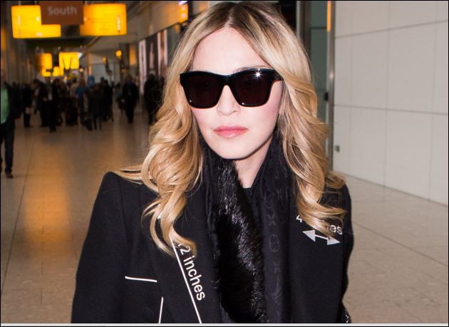 Η Μαντόνα έβαλε τα μαύρα και πήγε να συναντήσει τον γιο της – ΦΩΤΟ – ΒΙΝΤΕΟ