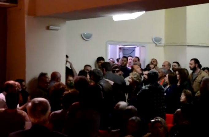 Οι αποδοκιμασίες στον Παραστατίδη – ΒΙΝΤΕΟ