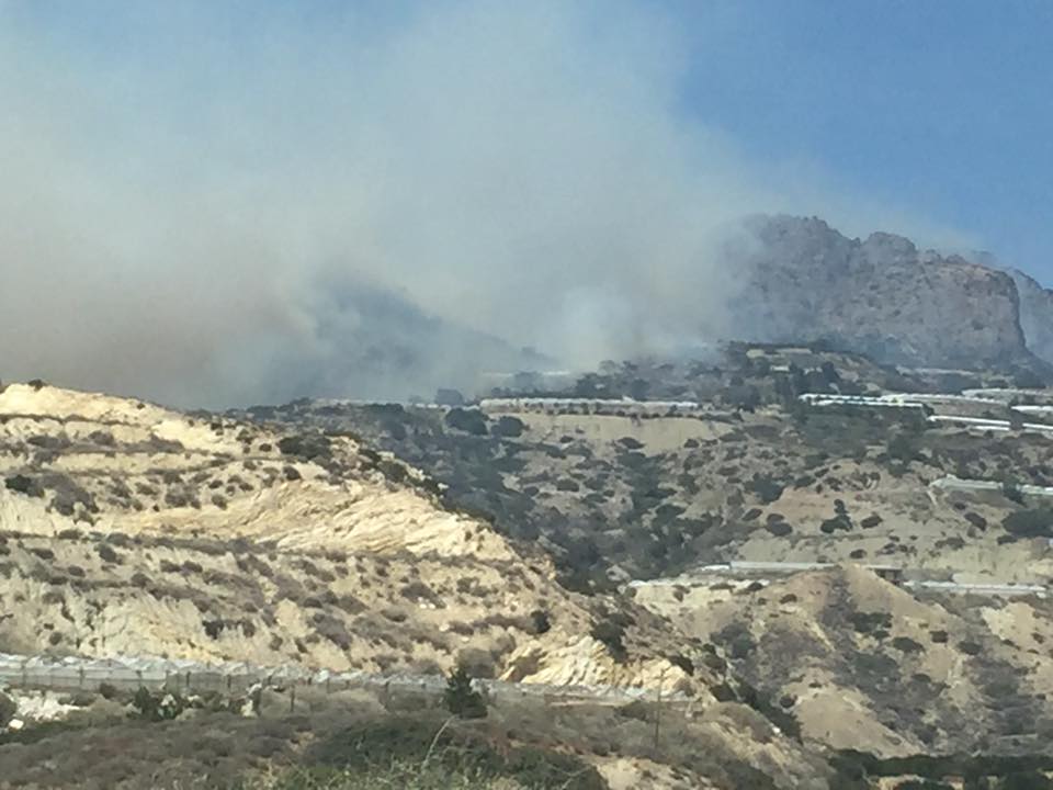 Αναζωπυρώθηκε η φωτιά στην Ιεράπετρα – ΦΩΤΟ