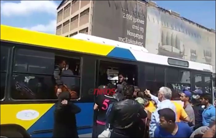 180 πρόσφυγες μεταφέρθηκαν από τον Πειραιά στον Σκαραμαγκά