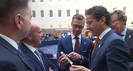 Το “πηγαδάκι” στο Eurogroup για το θάνατο του Prince – ΒΙΝΤΕΟ