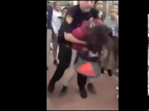 Σοκαριστικό βίντεο: Αστυνομικός χτυπά 12χρονη σε σχολείο