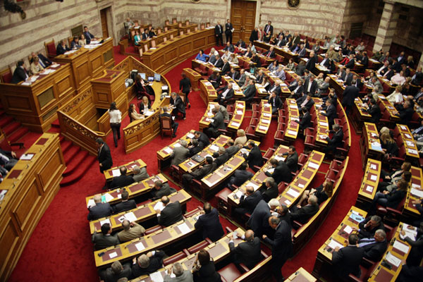 Κατατέθηκαν στη Βουλή τα νομοσχέδια για το ασφαλιστικό και το φορολογικό