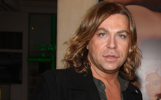 To συγκινητικό “αντίο” του Τρύφωνα Σαμαρά στον Γιάννη Αγγελάκη – ΦΩΤΟ