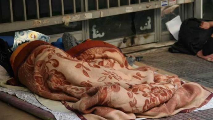 Πασχαλινό γεύμα αγάπης στους άστεγους στο λιμάνι του Πειραιά