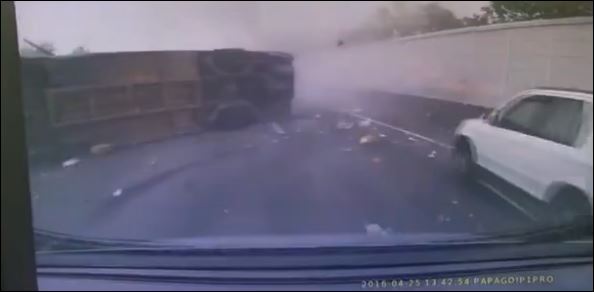 Σοκαριστικό δυστύχημα με λεωφορείο στην Ταϊβάν – ΒΙΝΤΕΟ