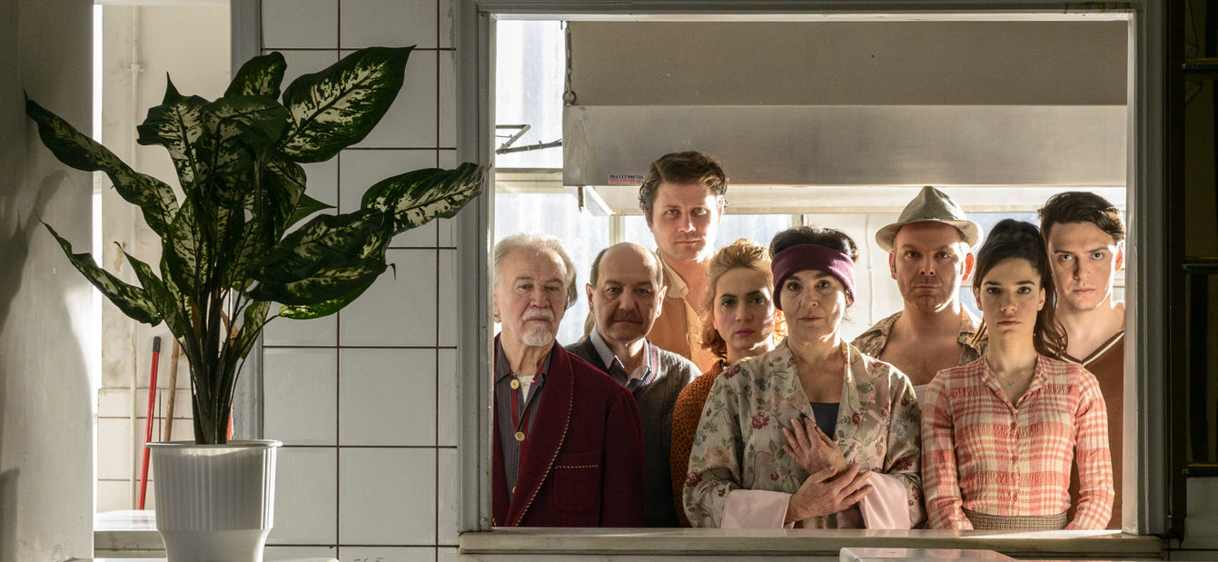 Οι «Ξένοι»… κλέβουν την παράσταση!