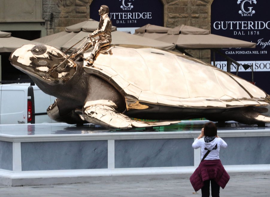 Θύελλα αντιδράσεων για τη νέα έκθεση του Φαμπρ στη Φλωρεντία – ΦΩΤΟ