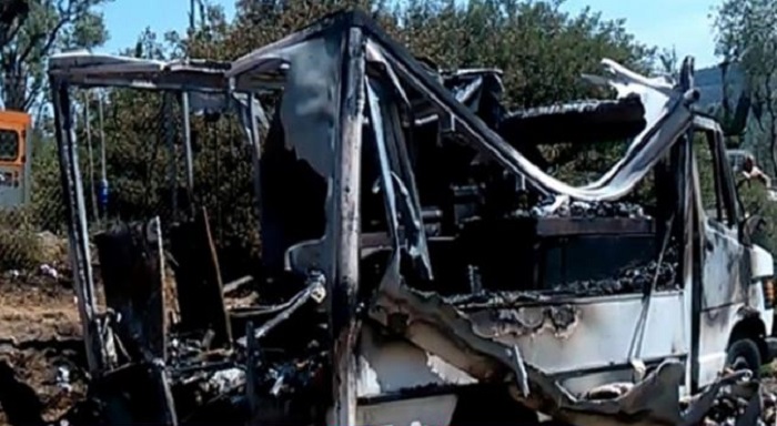 Πυρκαγιά σε καντίνα έξω από το κέντρο κράτησης της Μόριας – ΒΙΝΤΕΟ