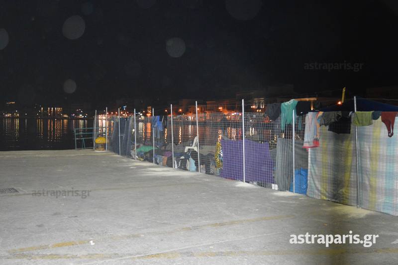 Στα δύο η αποβάθρα και στη μέση το συρματόπλεγμα στο λιμάνι της Χίου – ΦΩΤΟ