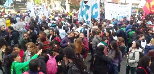 Αργεντινή: Δεκάδες χιλιάδες στους δρόμους κατά της πολιτικής λιτότητας – ΒΙΝΤΕΟ