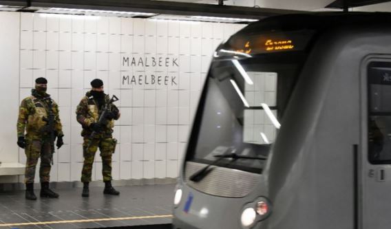 Τα μηνύματα στο σταθμό Μααλμπέκ για τα θύματα των επιθέσεων στις Βρυξέλλες – ΦΩΤΟ