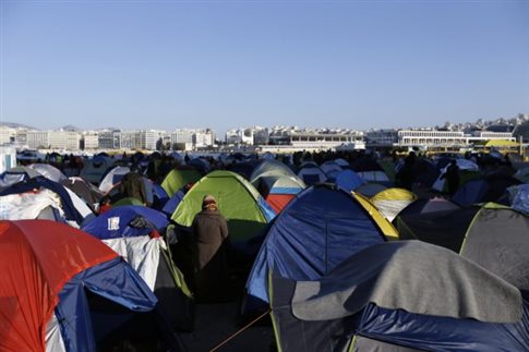 Συνεχίζεται η αποσυμφόρηση στο λιμάνι του Πειραιά