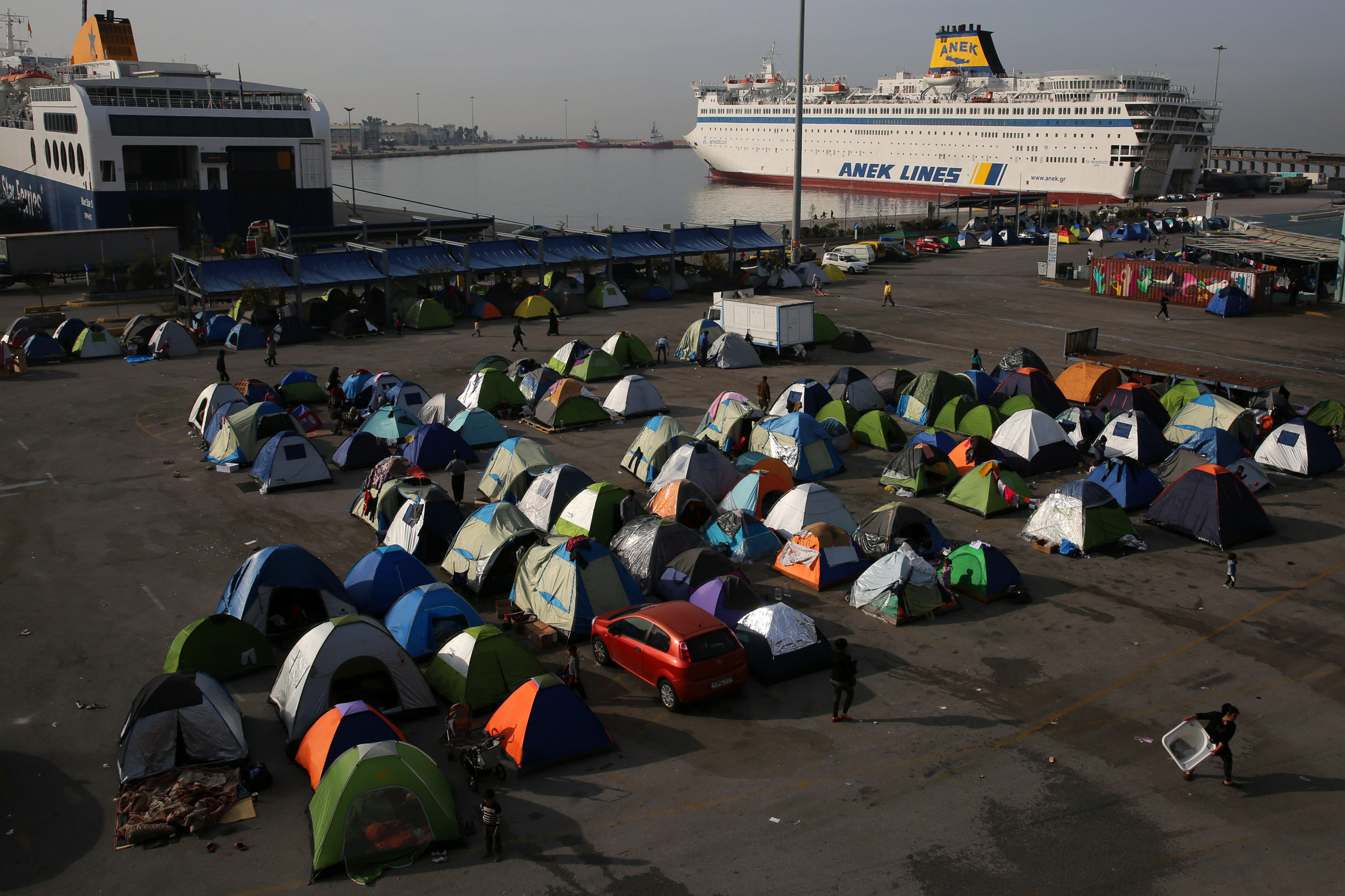 Δύο συλλήψεις στον Πειραιά – Έλεγαν στους πρόσφυγες ότι είναι ανοιχτά τα σύνορα