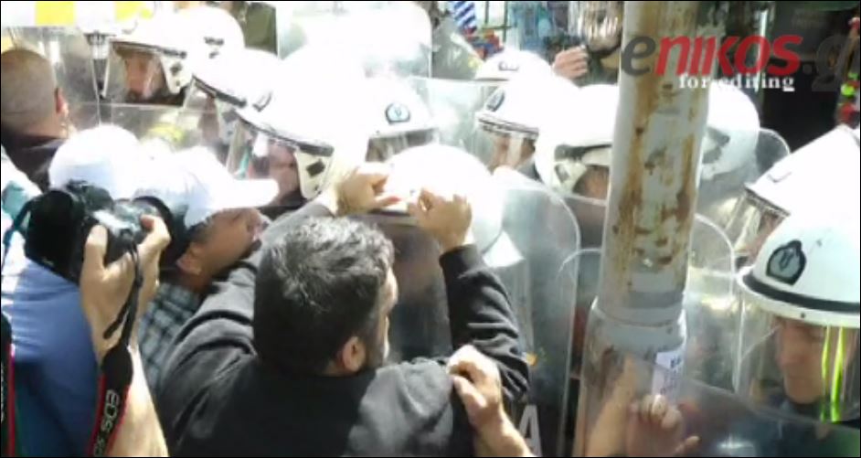 Ξύλο και χημικά στην πορεία των λιμενεργατών στην Αθήνα – ΒΙΝΤΕΟ