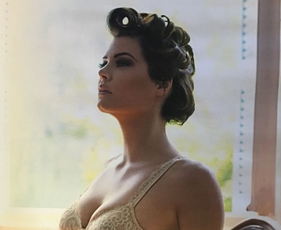 Η Μαρία Κορινθίου ποζάρει γυμνή σε μπανιέρα – ΦΩΤΟ