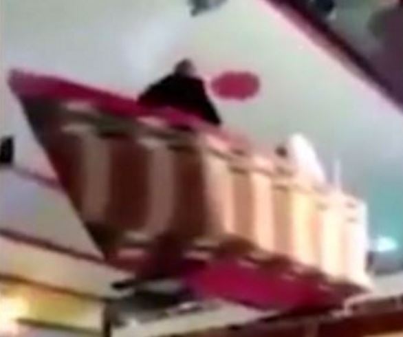 Είσοδος παρωδία νιόπαντρου ζευγαριού στην Τουρκία – ΒΙΝΤΕΟ