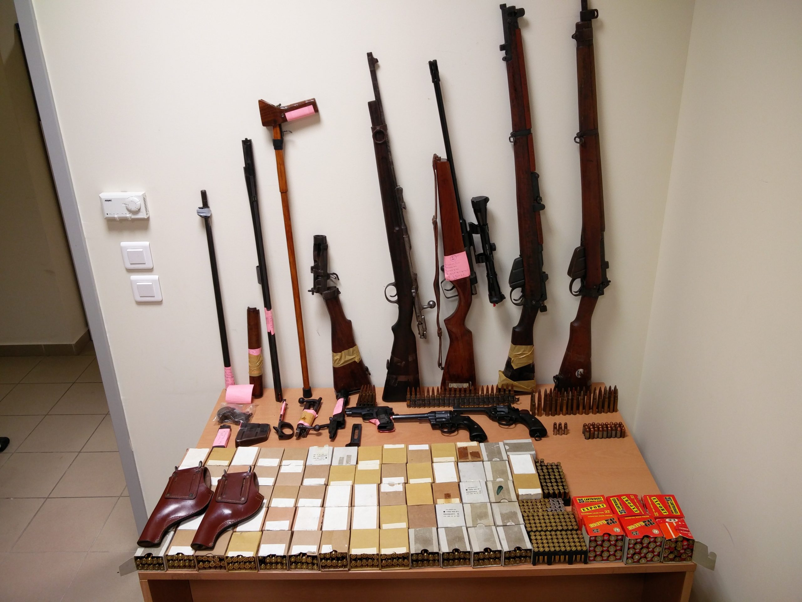 Βρέθηκε ολόκληρο οπλοστάσιο σε σπίτι στα Γρεβενά