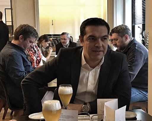 Η μπύρα του Τσίπρα με τον ισχυρό των γερμανικών media – ΦΩΤΟ