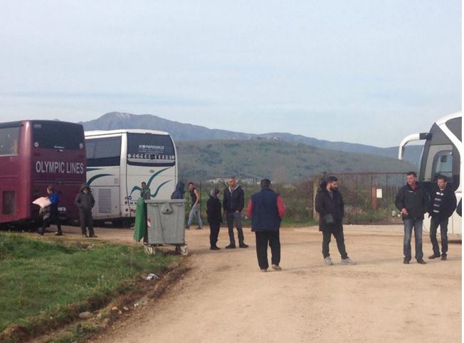 Ένταση στα Ιωάννινα με τους πρόσφυγες – Μήνυση καταθέτουν οι οδηγοί λεωφορείων