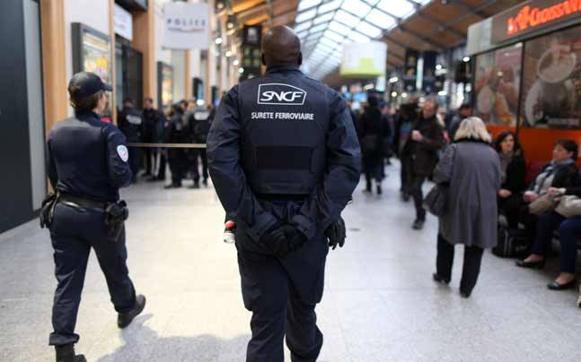 Ένοπλοι πράκτορες με πολιτικά στα γαλλικά τρένα