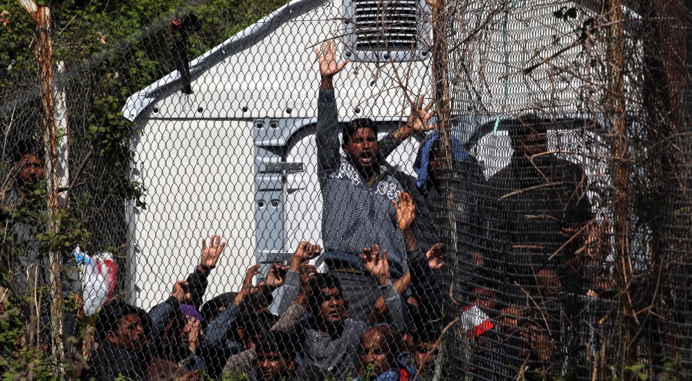 Μυτιλήνη – Καθιστική διαμαρτυρία μεταναστών στο hotspot στη Μόρια