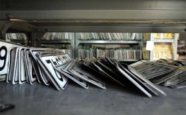 H Δημοτική Αστυνομία της Αθήνας επιστρέφει τις πινακίδες λόγω Πάσχα