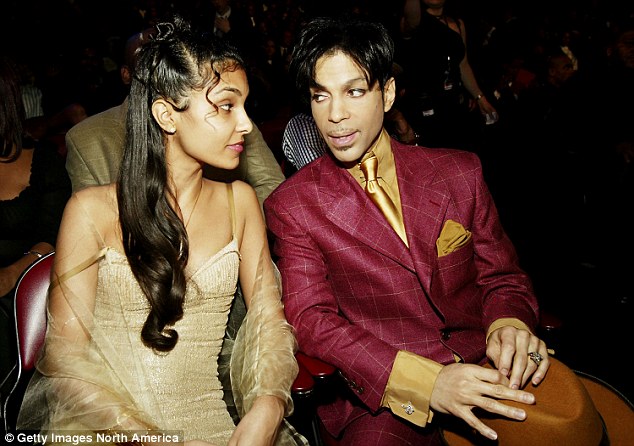 Συντετριμμένη η πρώην σύζυγος του “πρίγκιπα της ποπ” – ΦΩΤΟ