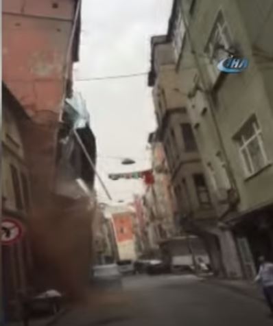 Κατάρρευση κτιρίου στην Κωνσταντινούπολη – ΒΙΝΤΕΟ