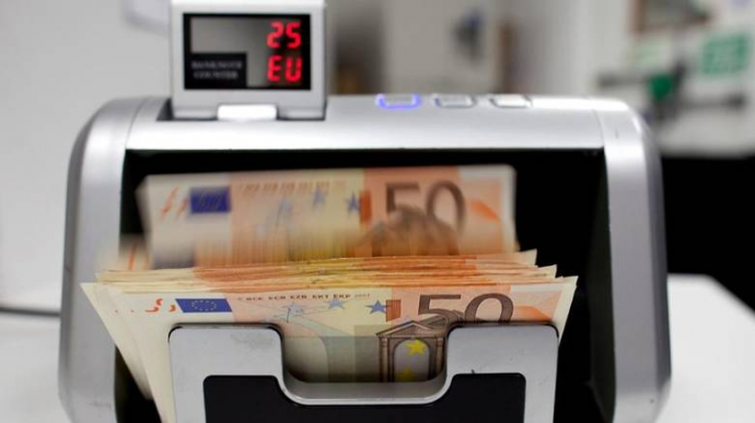 “Χαράτσι” σε όλες τις τραπεζικές συναλλαγές – Πόσο θα πληρώνουμε