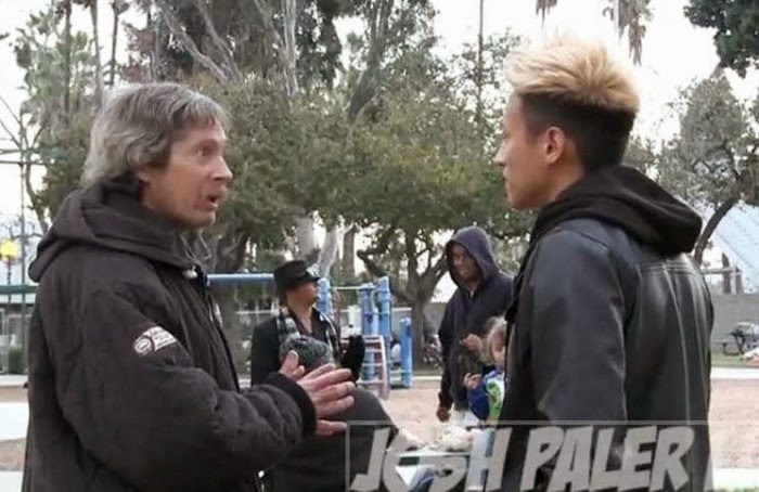 ΗΠΑ: Ρεσιτάλ αλληλεγγύης από άστεγο – ΒΙΝΤΕΟ