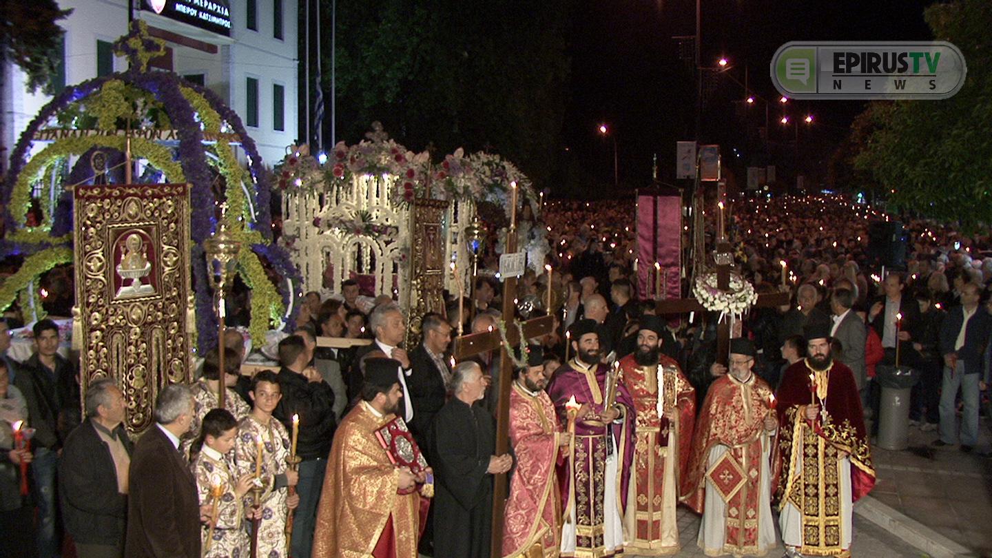 Ιωάννινα: Πλήθος πιστών και βαθιά κατάνυξη – ΒΙΝΤΕΟ