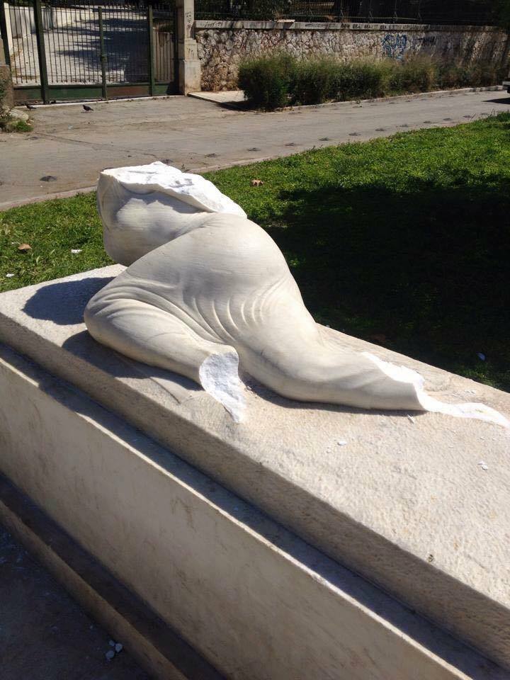 Κατέστρεψαν το άγαλμα της Βορείου Ηπείρου στην Αθήνα – ΦΩΤΟ