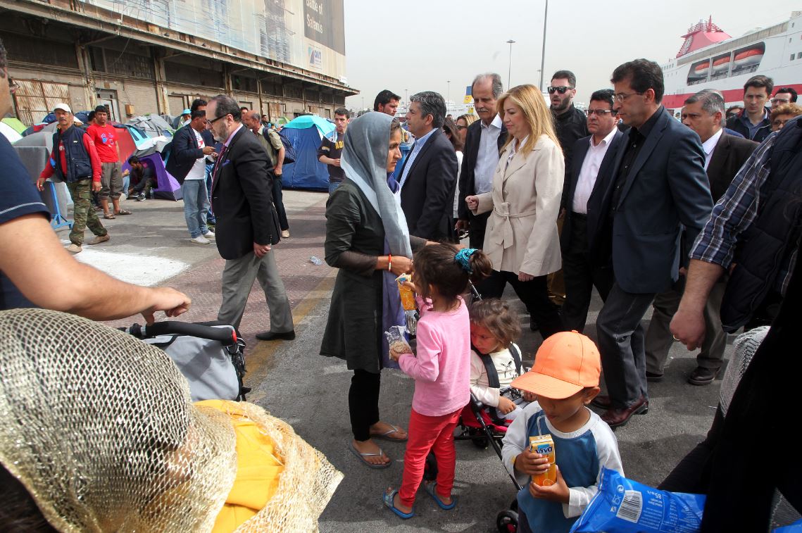 Με μηχανή έφτασε στο λιμάνι του Πειραιά η Γεννηματά – ΦΩΤΟ