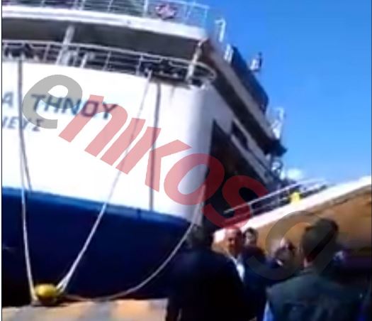 Σε εξέλιξη η επιχείρηση σταθεροποίησης του πλοίου “Παναγία Τήνου” – ΦΩΤΟ – ΒΙΝΤΕΟ