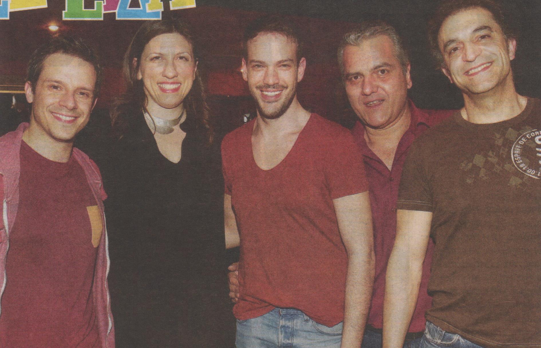 Η Κωνσταντοπούλου στο θέατρο ντυμένη στα μαύρα – ΦΩΤΟ